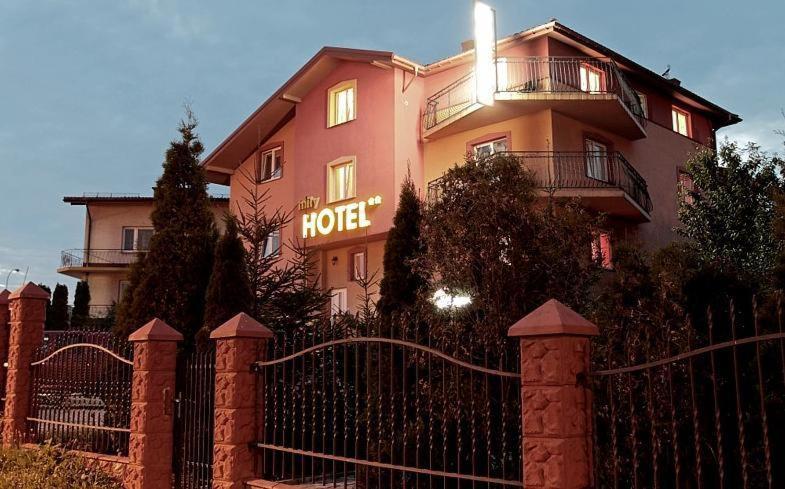 Hotel Mily Krosno Exterior photo